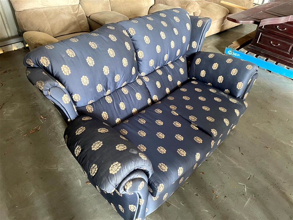 <p>2 Seater Couch</p>