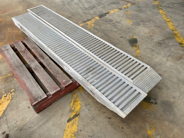 <p>Bullet Aluminium Loading Ramps</p>