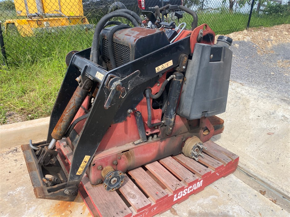 <B>Toro 320-D Mini Loader</B>
