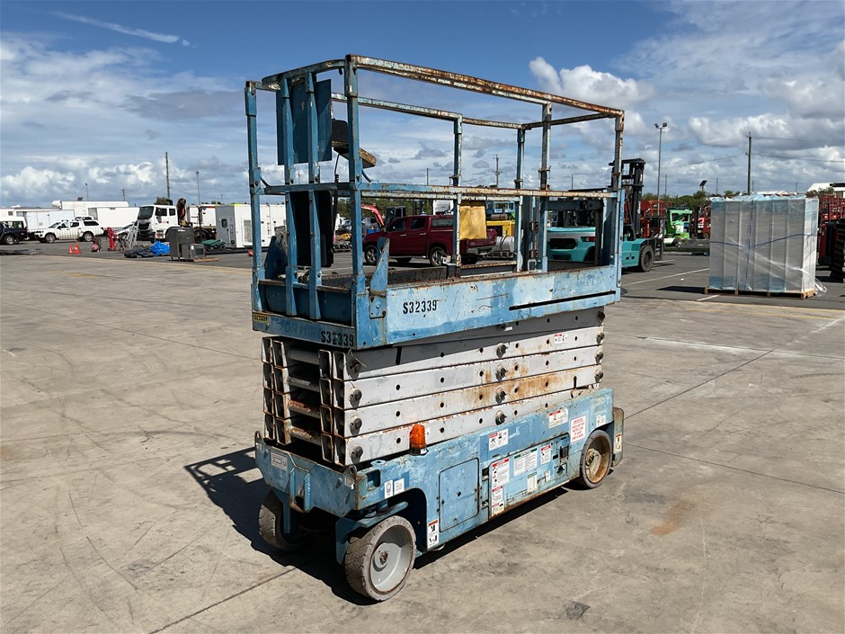 <p>2007 Genie GS-3232 Scissor Lift</p>