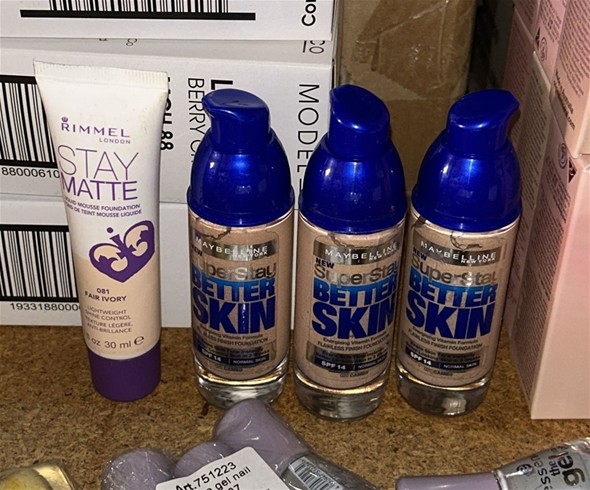 3x MAYBELLINE Foundation, 1x RIMMEL Liquid Foundation