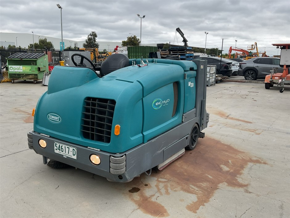 <p>Tennant M-30 Ride-on Scrubber Vac</p>