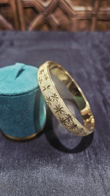 22K/ITALY Yellow bangle -(stamped 22K/ITALY)