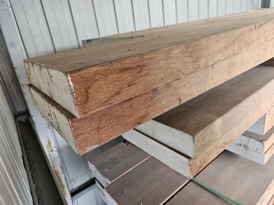 Keruing Laminated Beam GL19 290x65 at 5.4m