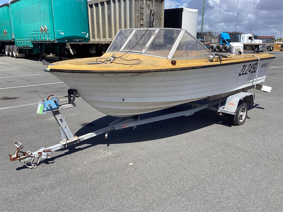 <p>Easy Rider Vickers 146 Power Boat</p>