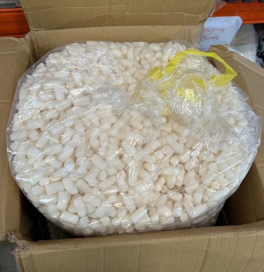 Packing peanuts, 1 big box. NB: Photos as is.