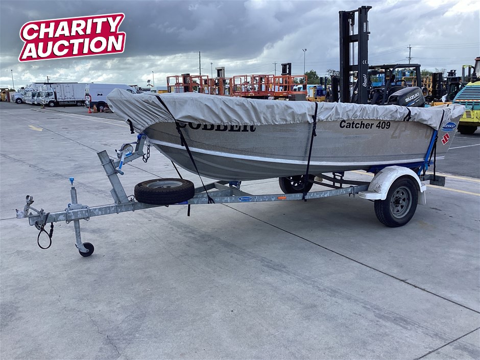 <p>Stessco Catcher 409 Power Boat</p>