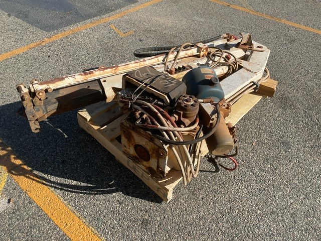 <p>Tray Mounted 1000kg Hiab</p>