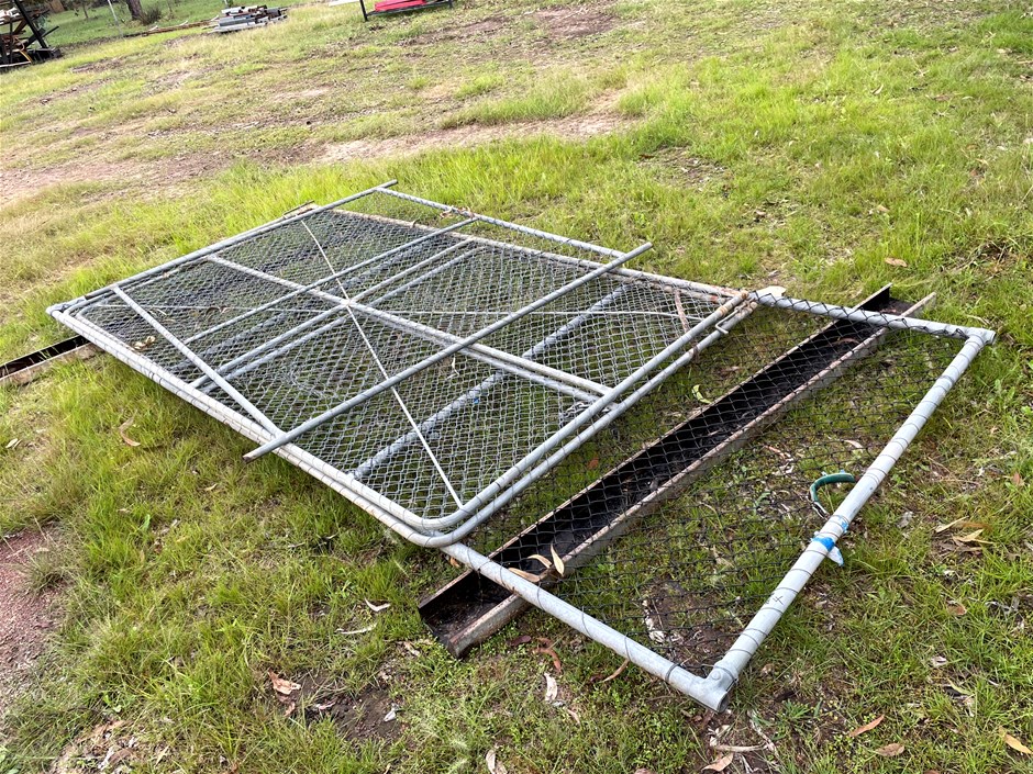 <p>Chain Link Gates and Fence Panel</p>