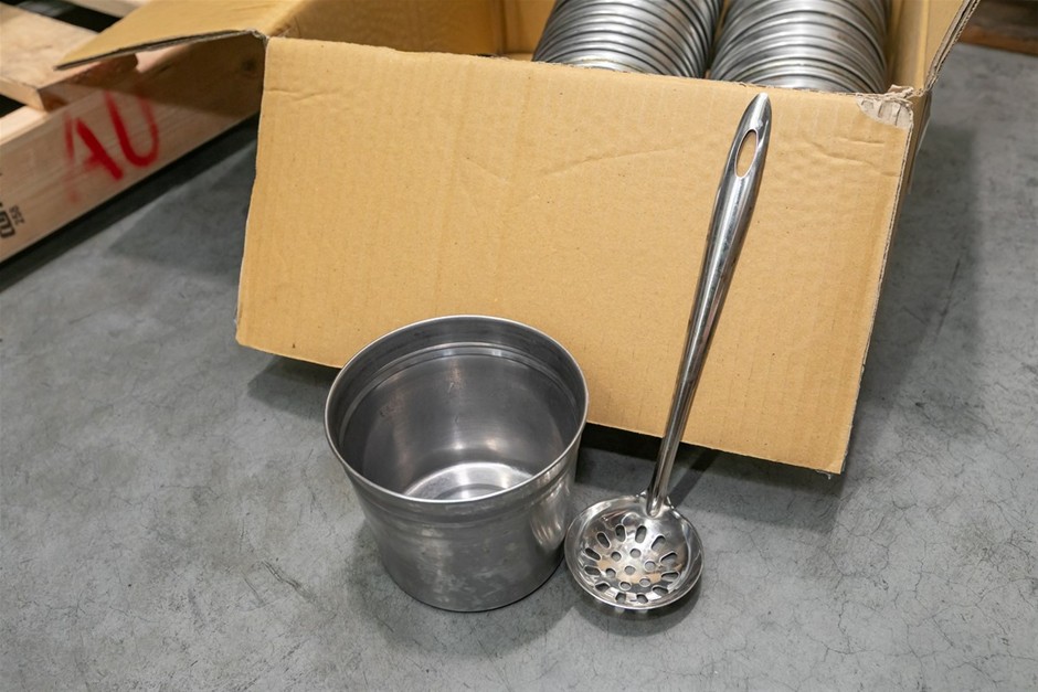 Quantity of Assorted Kitchen Wares