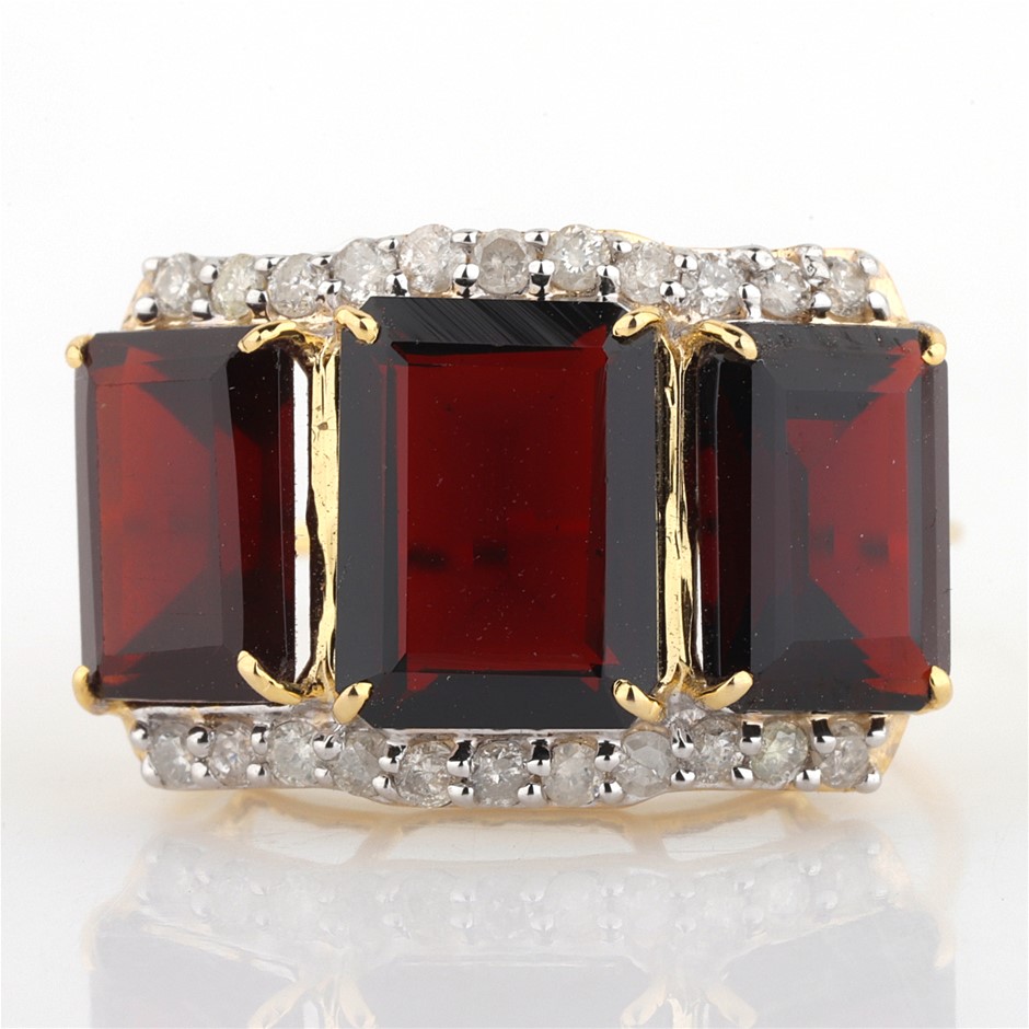 Yellow Gold Natural Garnet / Natural & Diamond Ring with Valuation