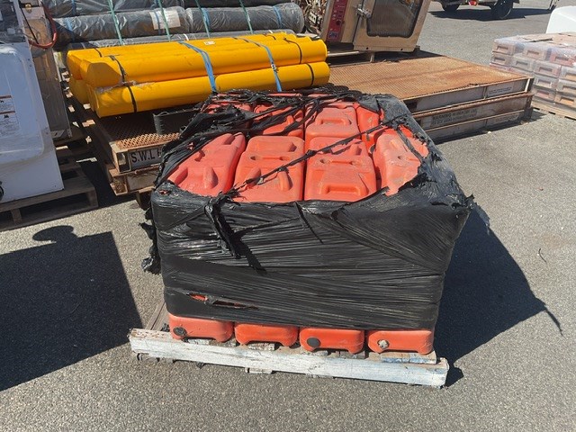 <p>Approximately 24 Portable Fence Feet</p>