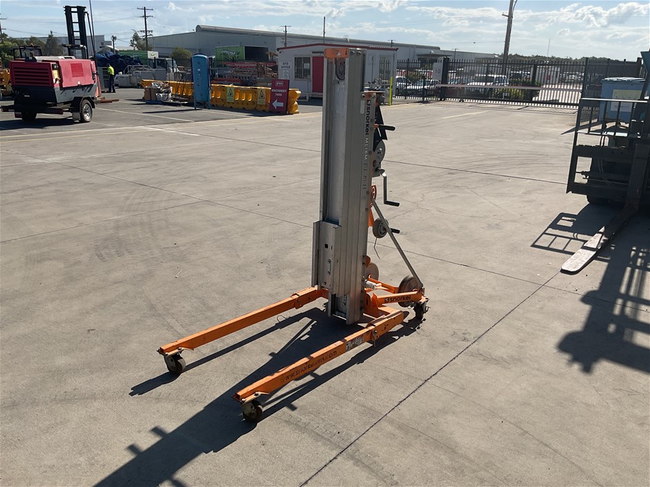 <p>Material Hoist</p>