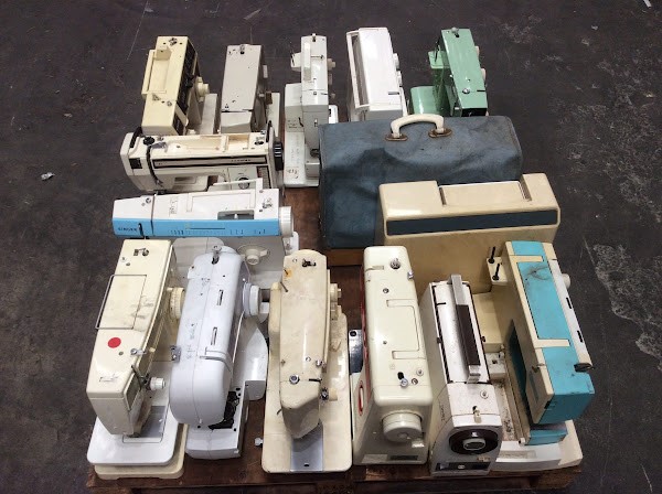 Bernina/Janome/Singer Mixed Brand and Model Sewing Machines (Lot of 15)