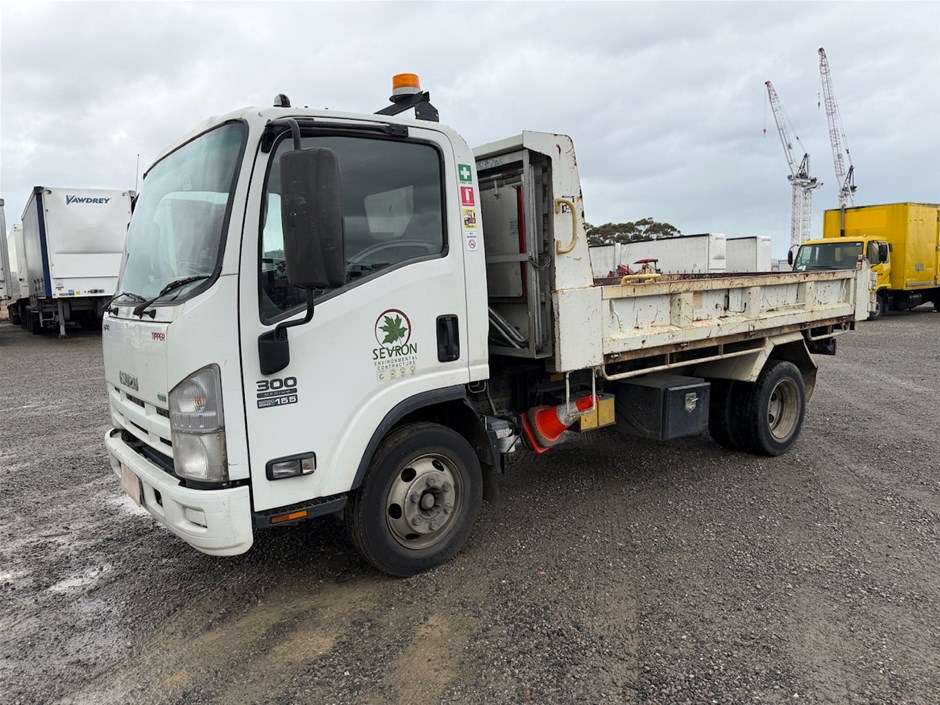 2014 Isuzu NPR 300 Medium 4 x 2 Tipper Truck