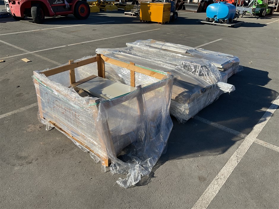 <p>Qty Of Shelving</p>