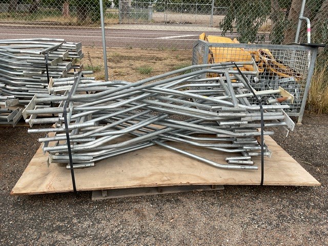 Approx 30 Temporary Fence Supports Auction (0028-9068217) | Grays Australia