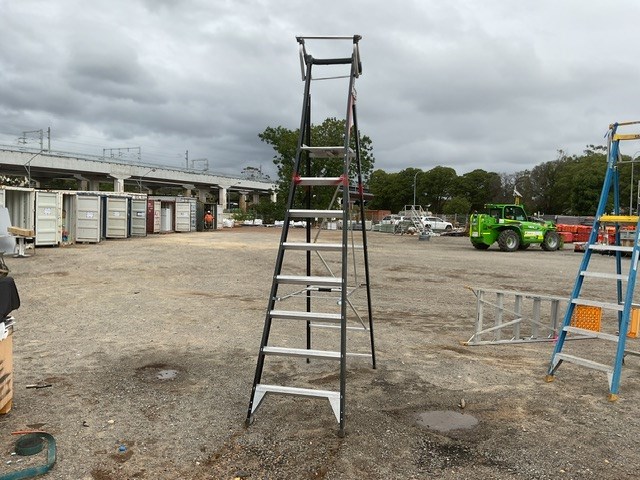 <p>7 Step Fibreglass/Aluminium Ladder</p>
