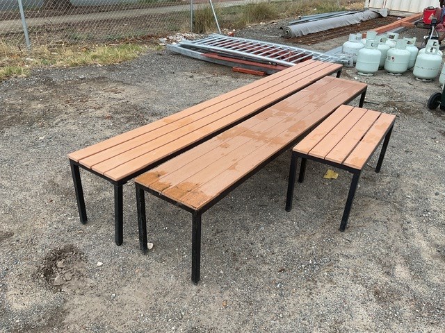 <p>3 Bench Seats</p>