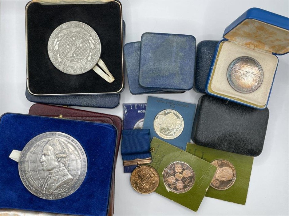 Approx. 18 x Asstd NZ Commemorative & Numismatic society medals