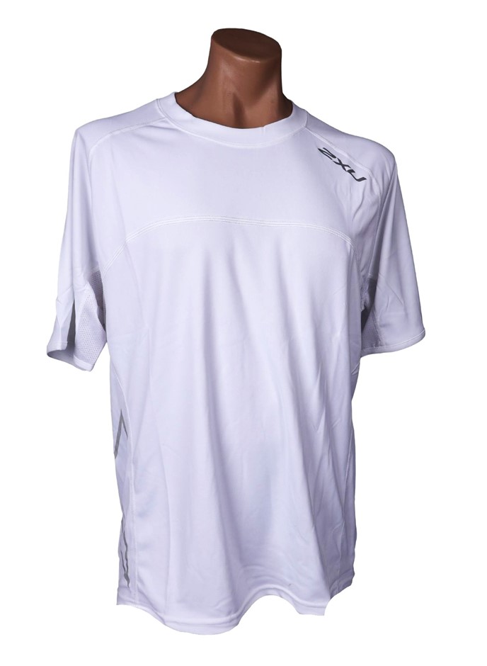 4 x 2XU Men's Short Sleeve Fibretech T-Shirt, Size 3XL, White/Reflective.