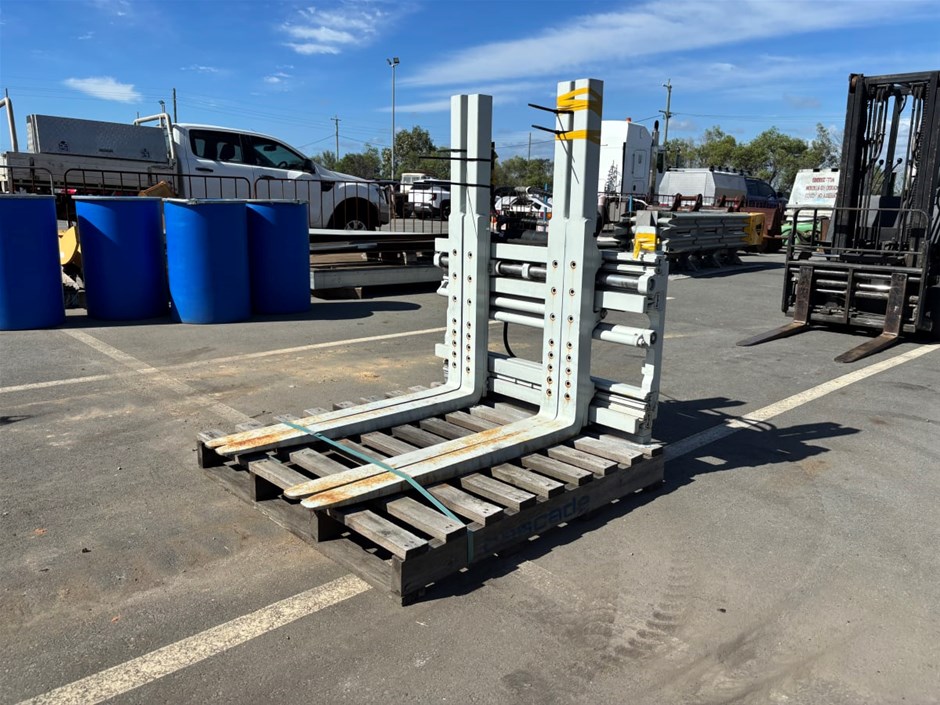 Cascade 2AG-FDS-2592 Forklift Double Pallet Handler Attachment