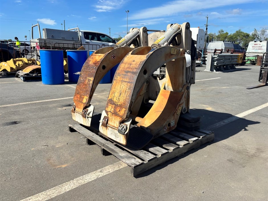 Cascade Forklift Rotating Roll Clamp Attachment