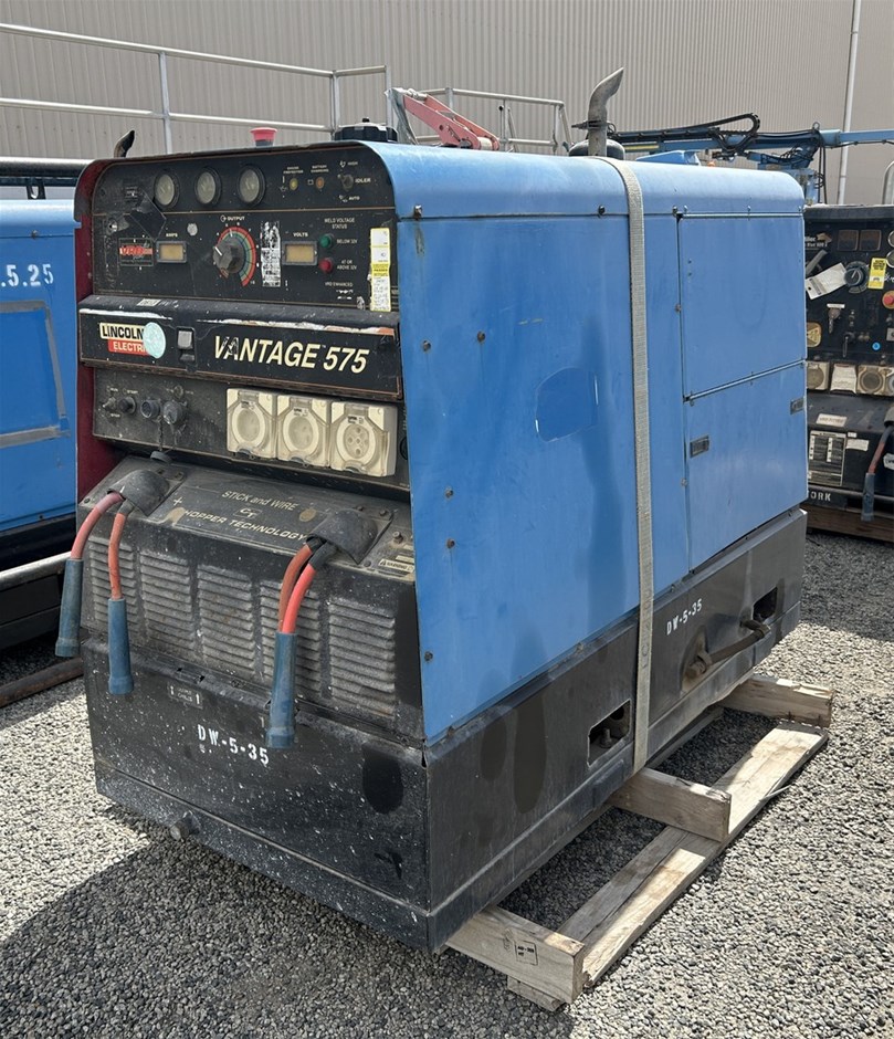 <p>Lincoln Advantage 575 Welder</p>