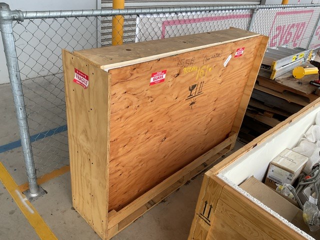 <p>Windshield Glass to Fit Rivian R1</p>