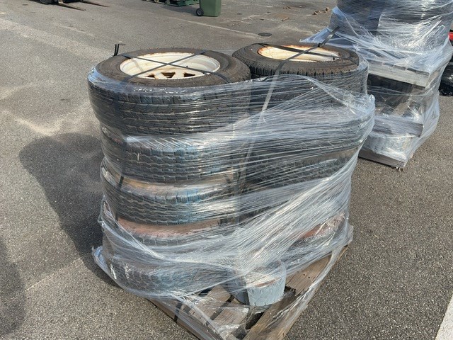 <p>10 x Rims and Tyres </p>