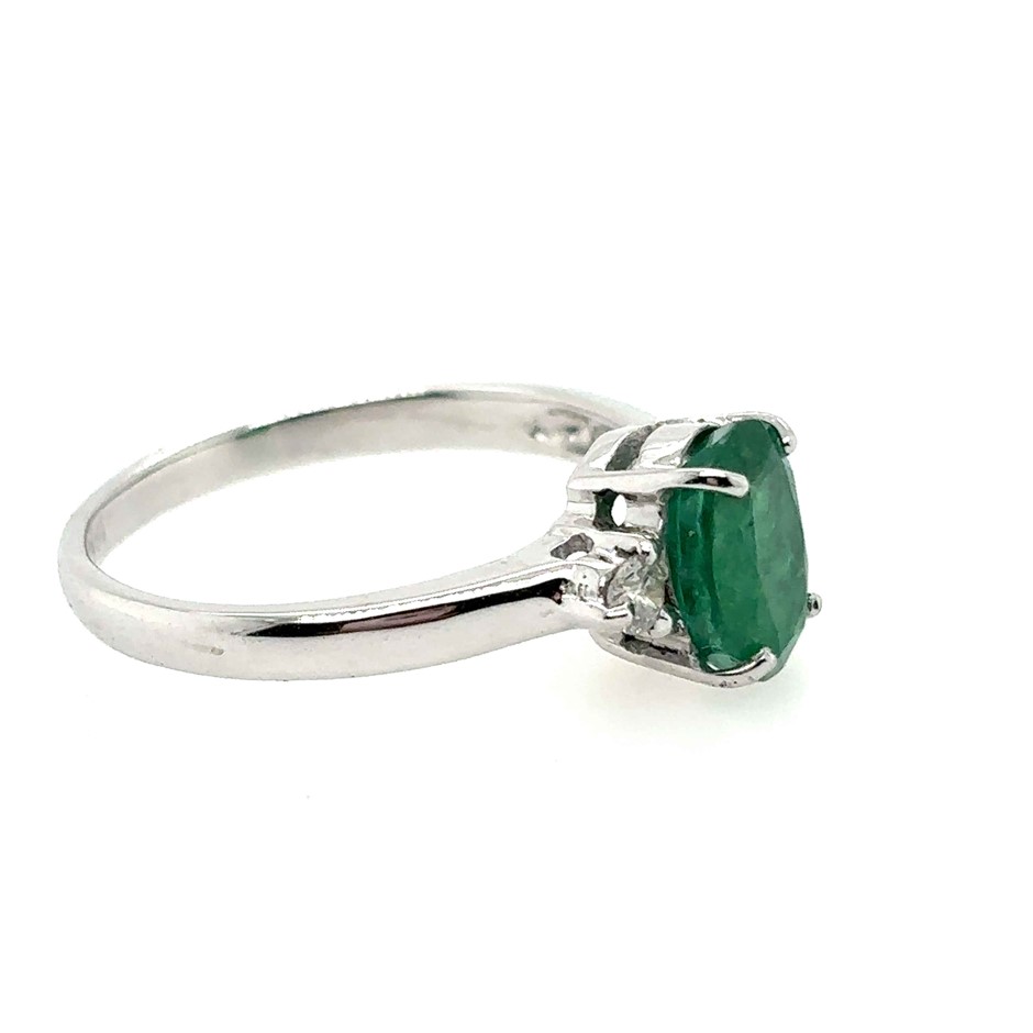 1.35ct oval cut Emerald & 0.08ct 2 Stones Round Dia. P1/G Ring 18K White