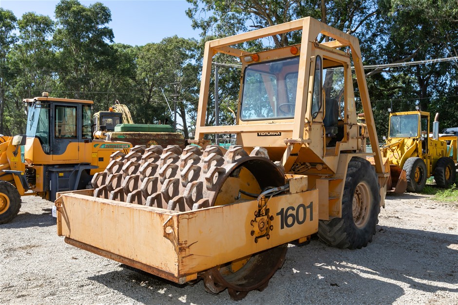 Case Vibromax 1601 Articulated Pad Foot Roller