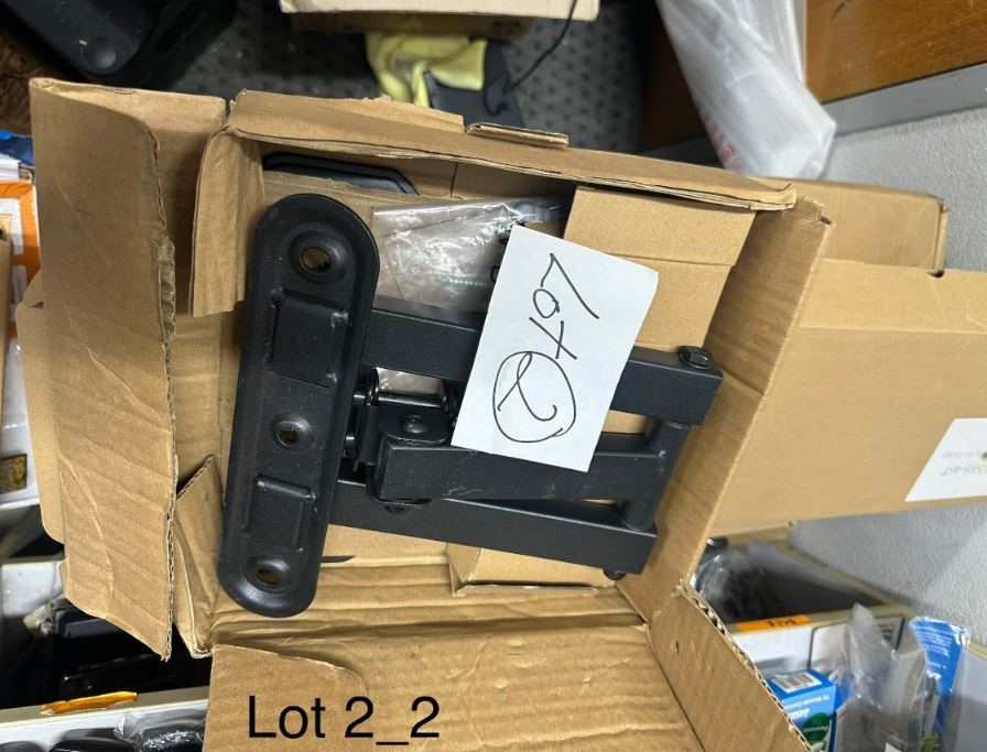 END OF LEASE AUCTION: mixed lot of tv wall brackets - from 24" to 70"