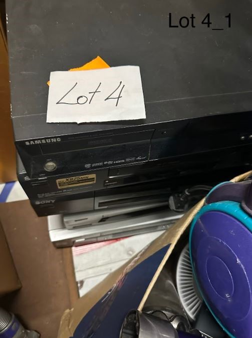END OF LEASE AUCTION: mixed lot of dvd vcr's and vcr's