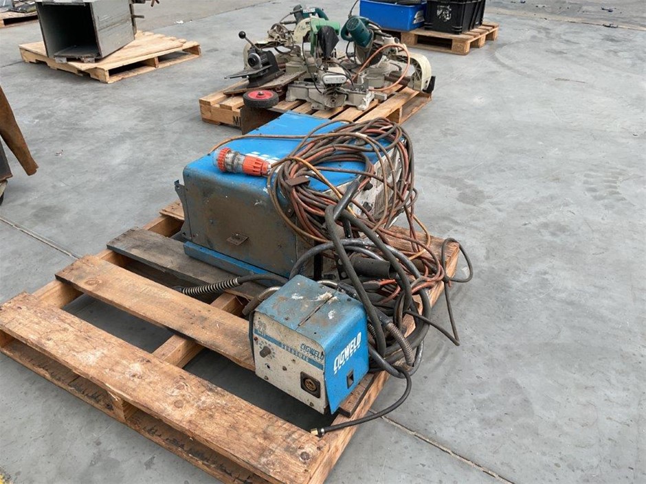 Cigweld 2RSE, 330se Transmig Welder on Pallet