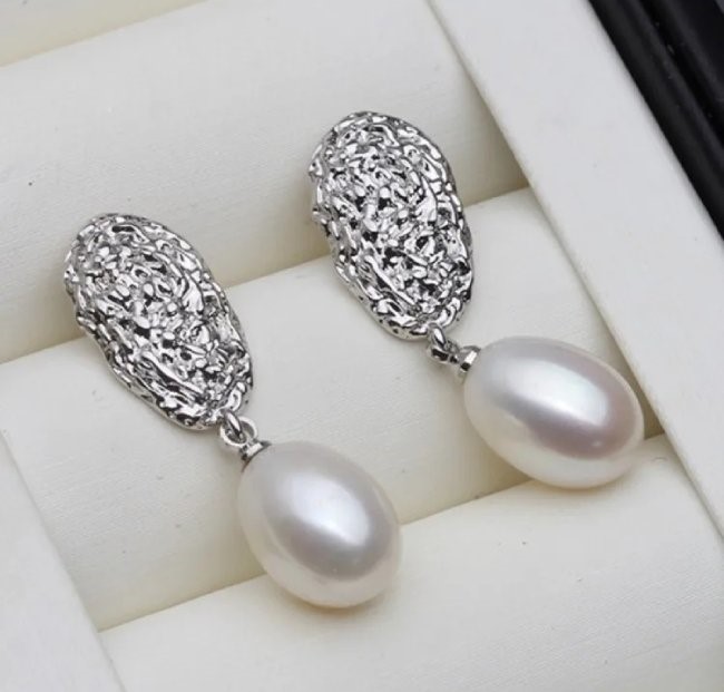 BIJ'OR - White Pearl Oval Statement Stud Earrings RRP $59