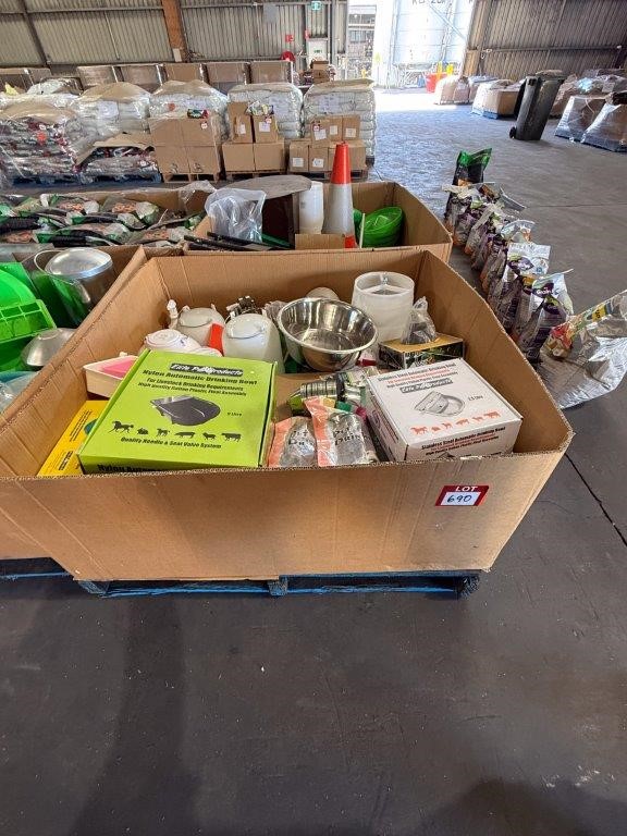 Pallet of Assorted Pet Feeding Items