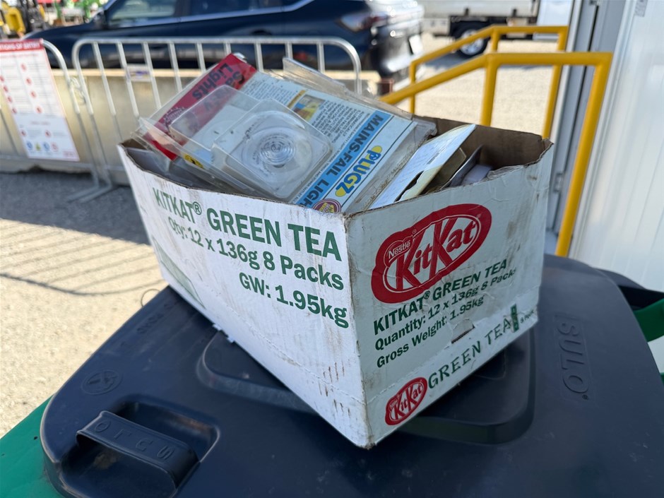 <p>Qty of Assorted Safety Lights</p>