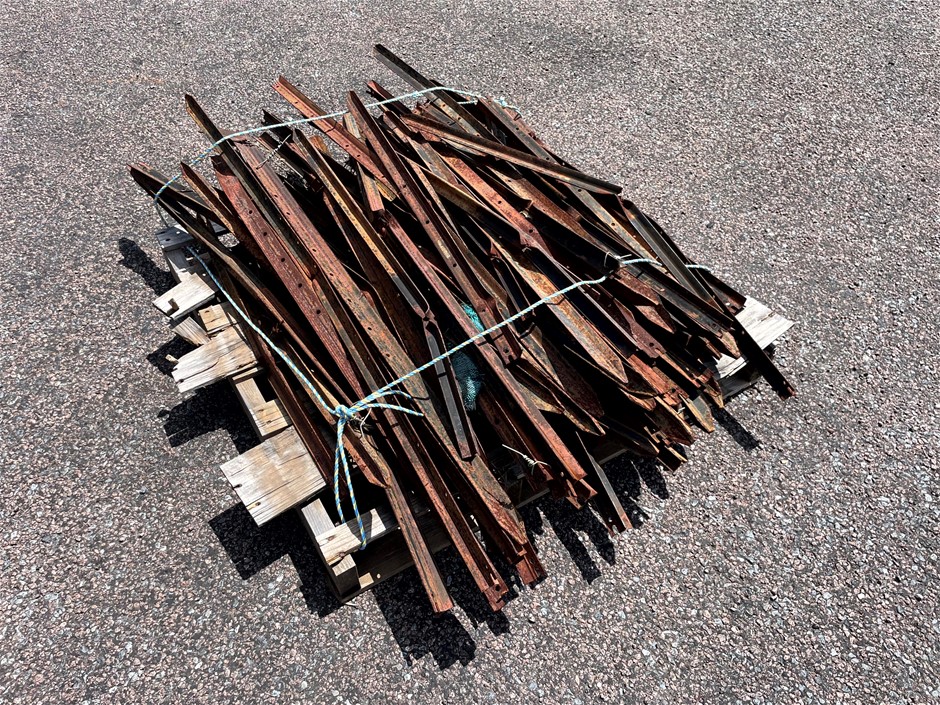 <p>Pallet of Star Pickets </p>