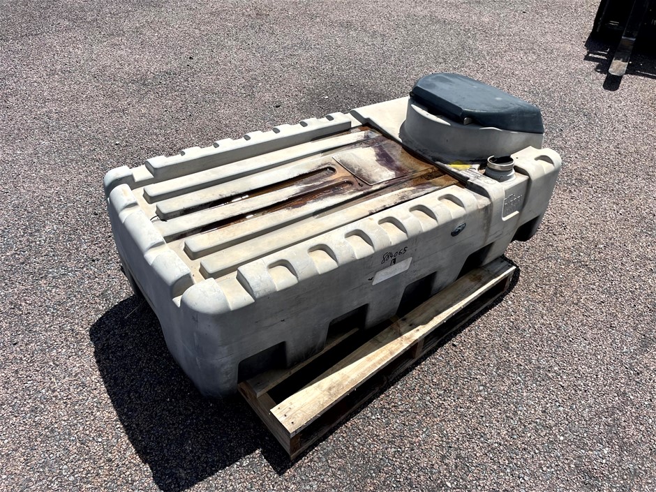 <p>Diesel Tank 400L and Pump</p>