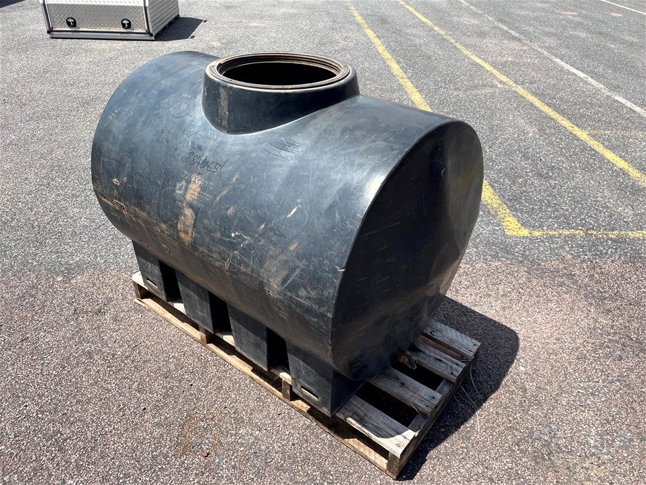 <p>Poly Cartage Tank</p>