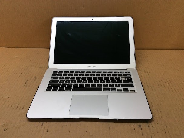 APPLE MACBOOKAIR(A1466 EMC 3178) Laptop I7-5650U 8GBRAM/256GB Black