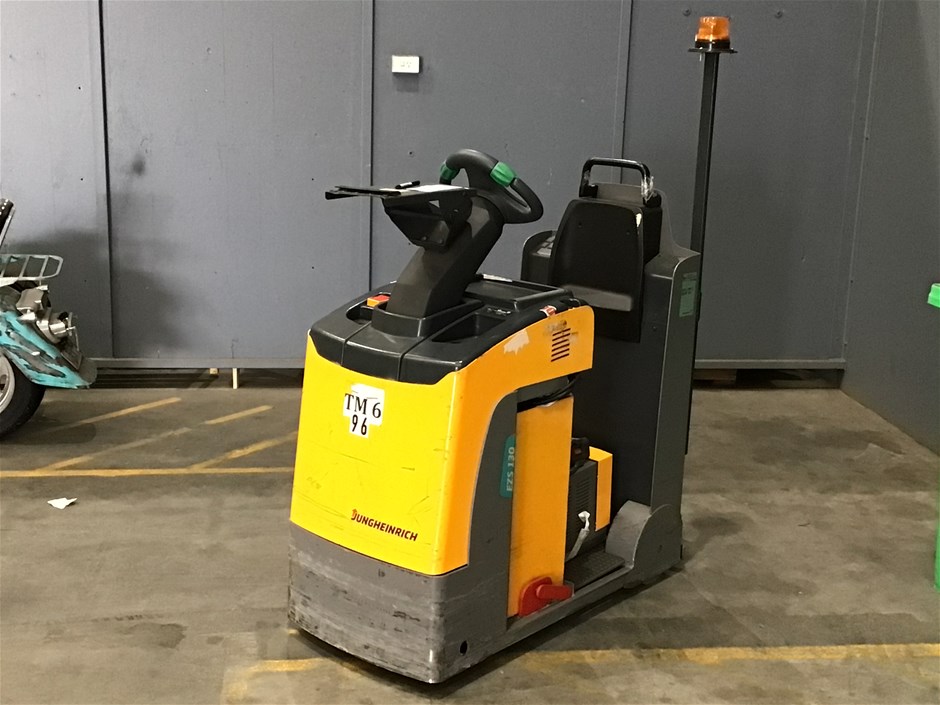 <p>Electric Tow Tractor</p>