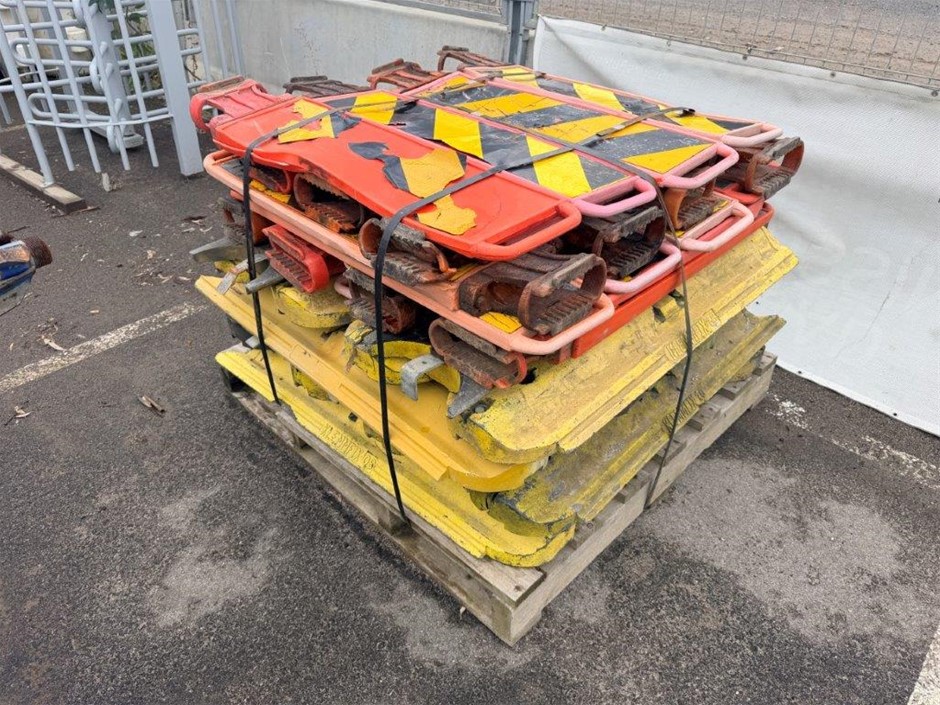 Pallet Of Klemmfix Lane Separators With Bases