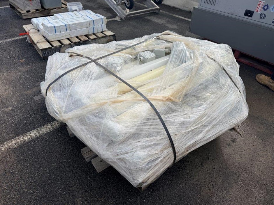 Pallet of Assorted Light Fittings