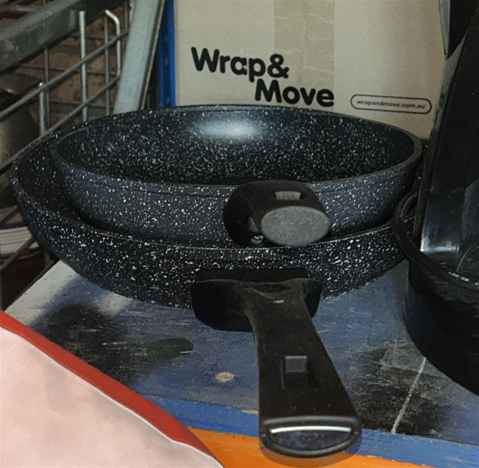 2x Frying Pans