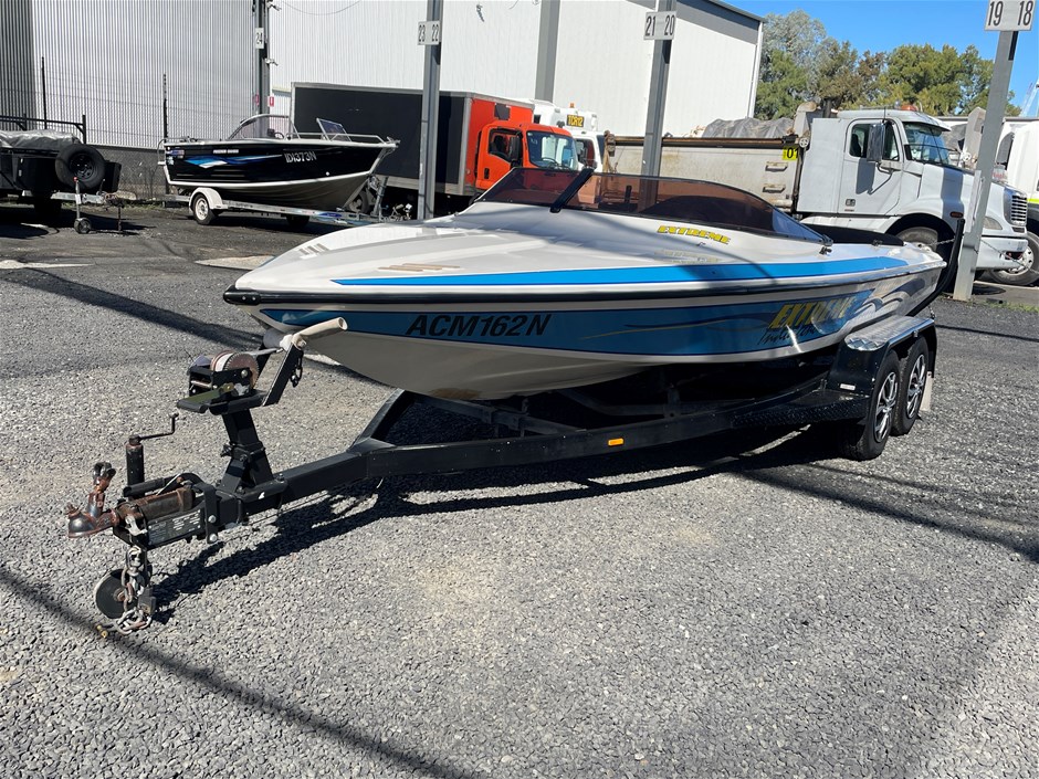 1999 Skibird Extreme Indulgence Power Boat