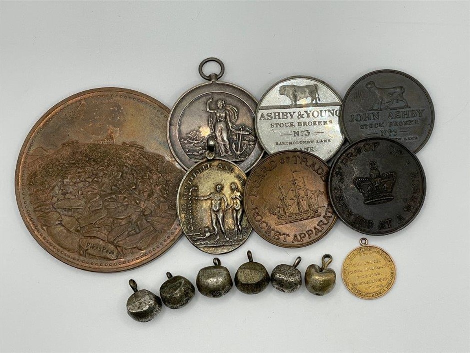 Approx. 14 x Asstd World Commemorative medals & 9Ct gold medalet