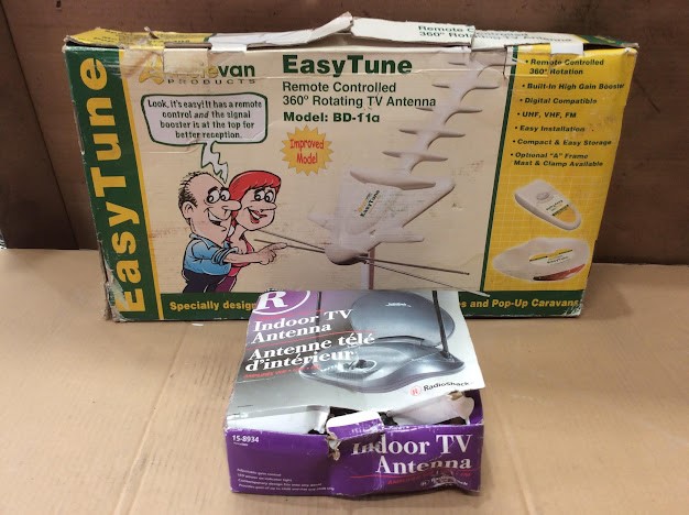 RadioShack Amplified Indoor&Aussievan Easy Tune TV Antenna (Lot of 2)