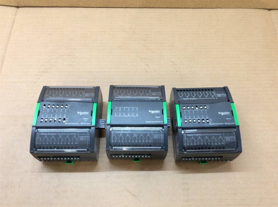 Schneider Electric SpaceLogic and Digital Output Module (Lot of 3)